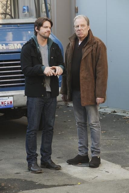 Still of Zachary Knighton and Michael McKean in Happy Endings (2011)