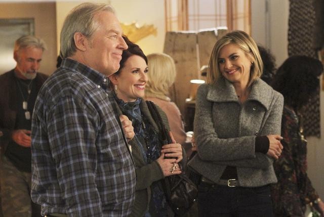Still of Megan Mullally, Michael McKean and Eliza Coupe in Happy Endings (2011)