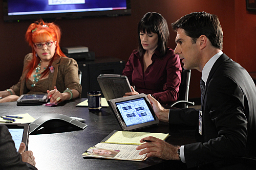 Still of Thomas Gibson, Paget Brewster and Kirsten Vangsness in Nusikalstami protai (2005)