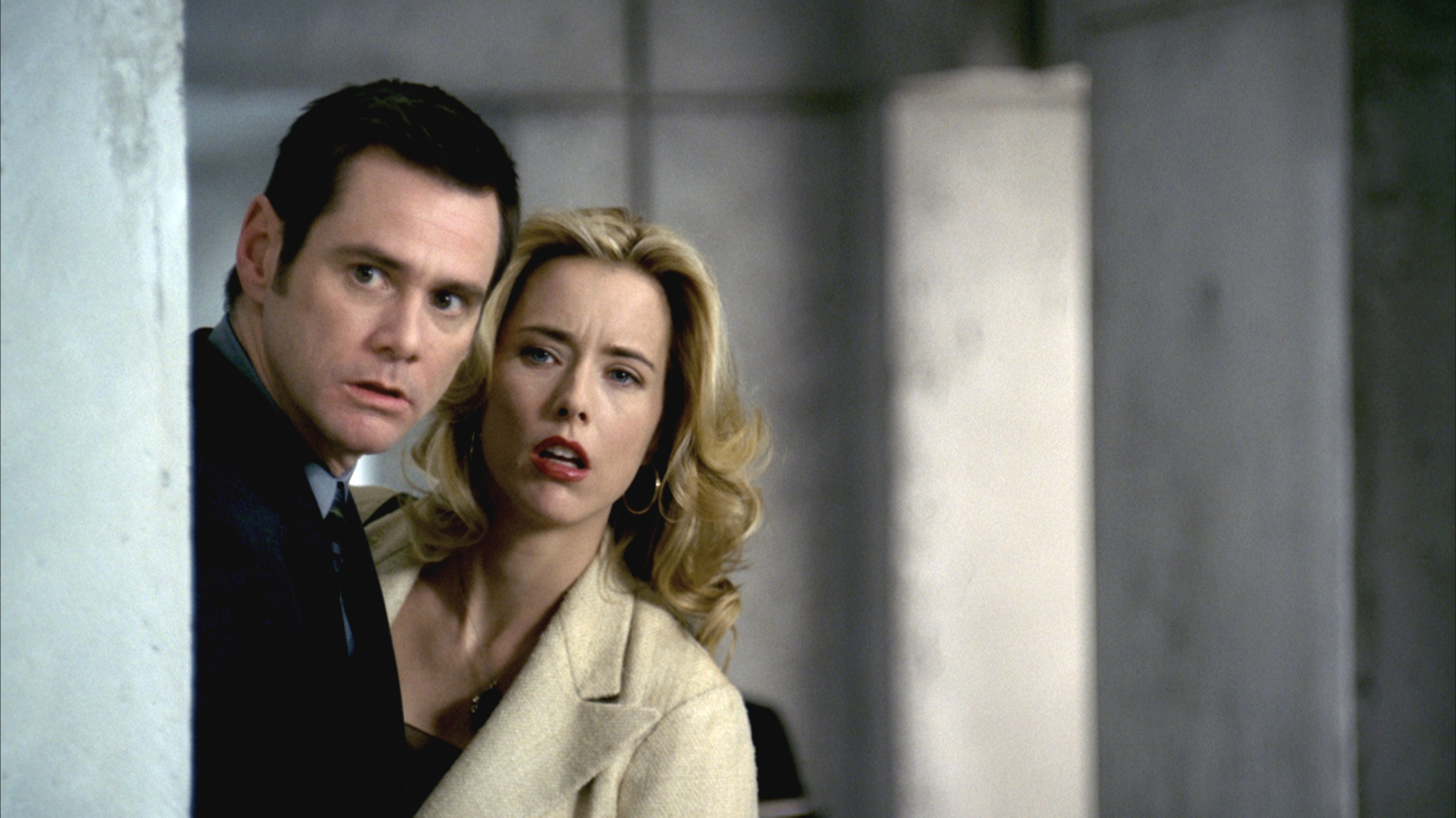 Still of Jim Carrey and Téa Leoni in Fun with Dick and Jane (2005)