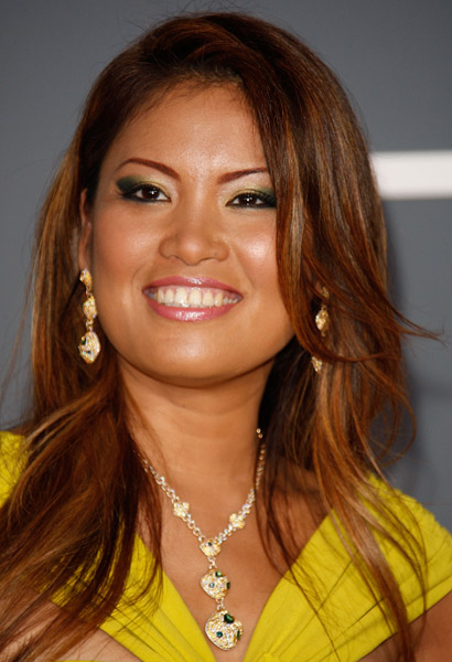 Model ZARAH arrives at the 2009 GRAMMY Awards on red carpet. Jewelry by Avakian.