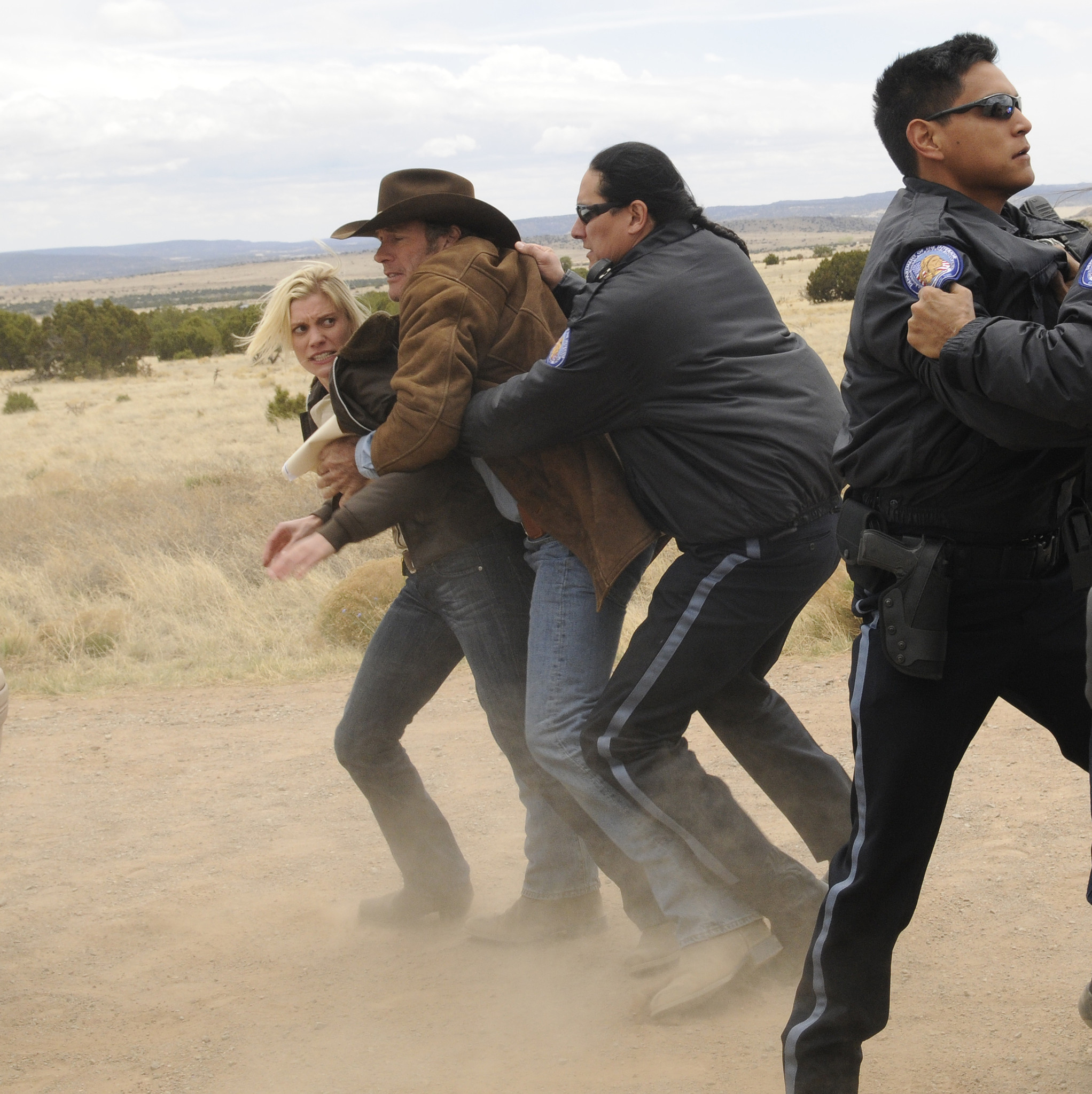 Still of Zahn McClarnon, Katee Sackhoff and Robert Taylor in Longmire (2012)