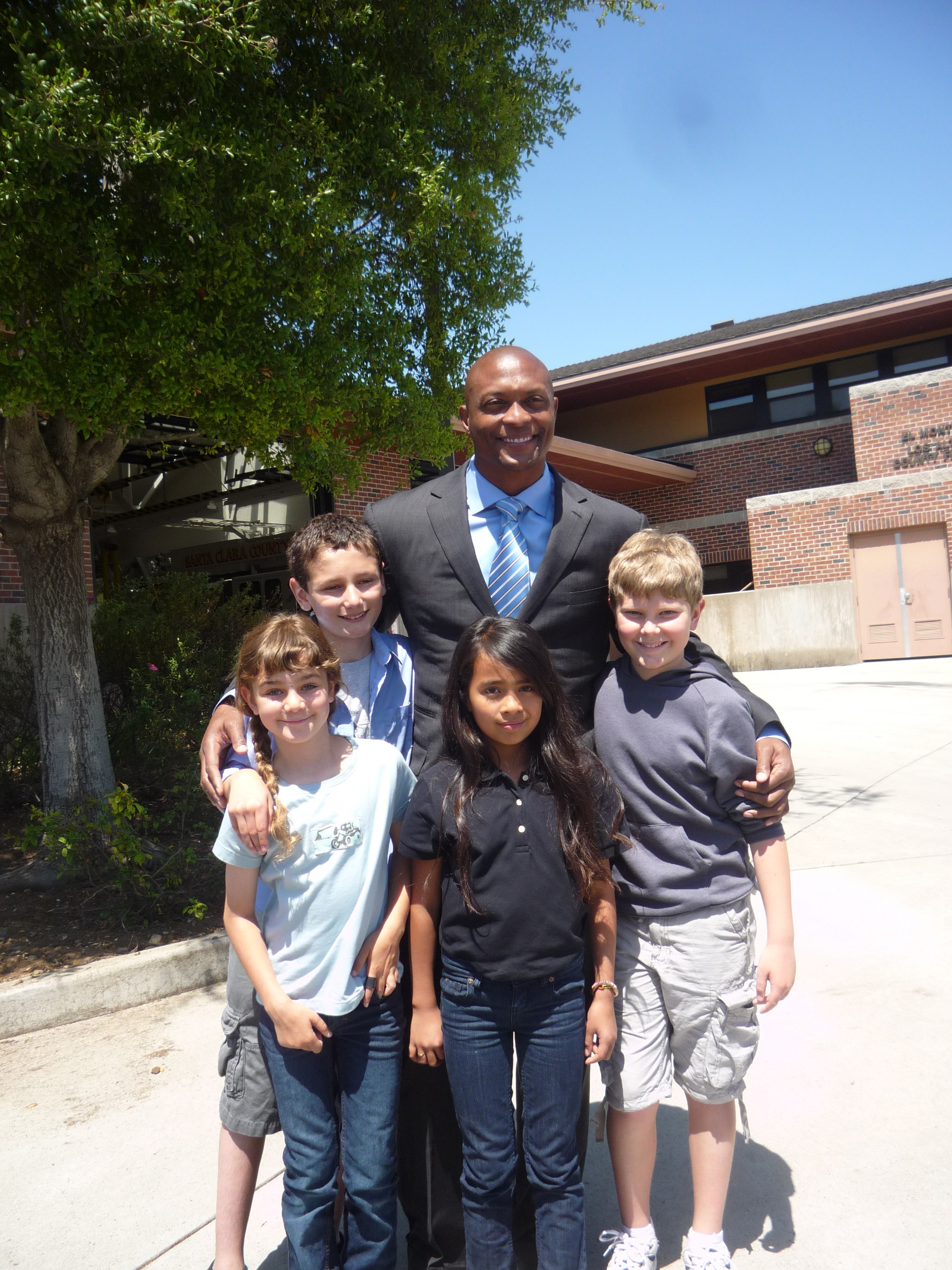 After shooting Knife Fight Starring Rob Lowe with Eddie George Footbal Player of Tennesse Titans & the kids during shooting in Los Altos Ca.