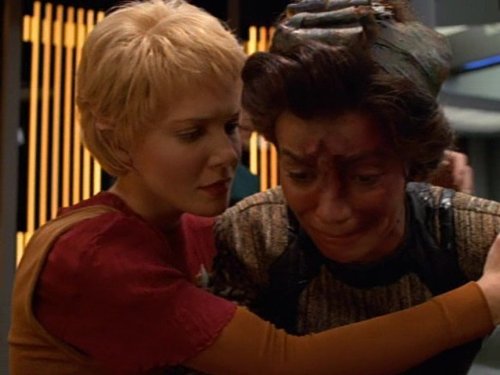 Still of Jennifer Lien and Galyn Görg in Star Trek: Voyager (1995)