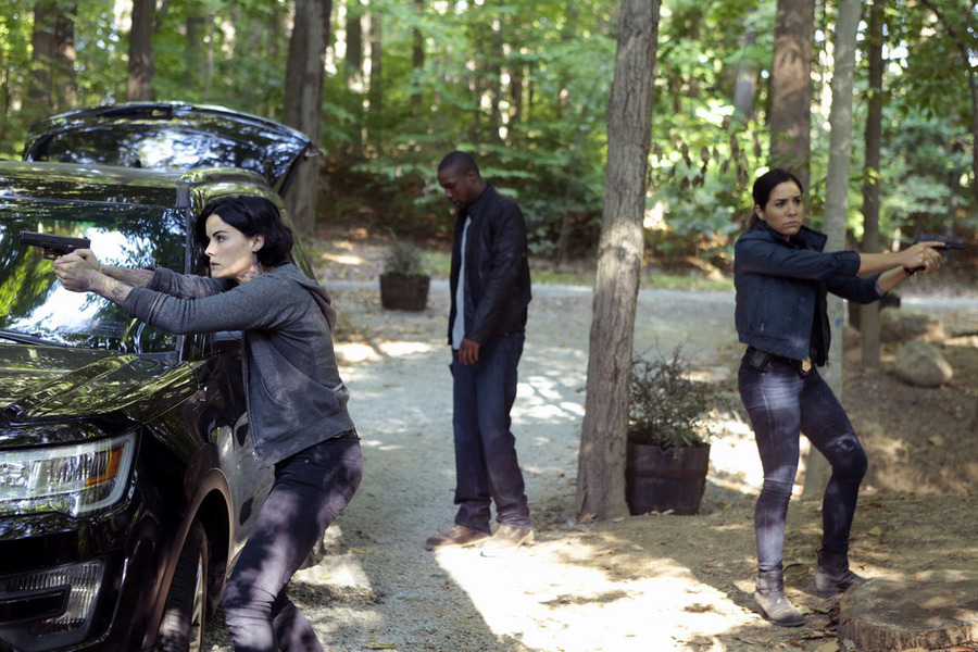 Still of Rob Brown, Jaimie Alexander and Audrey Esparza in Blindspot (2015)