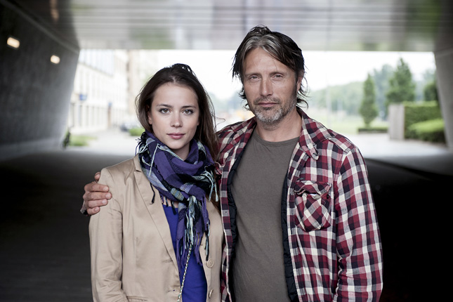 Mads Mikkelsen and Gabriela Marcinková in Move On (2012)