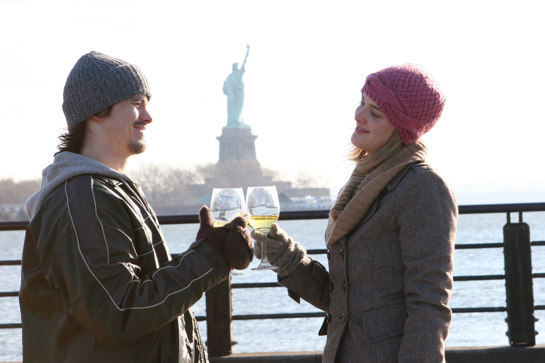 Still of Jason Ritter and Jess Weixler in Peter and Vandy (2009)