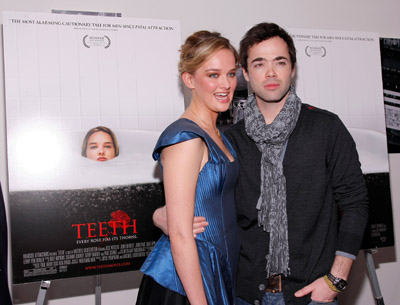 John Hensley and Jess Weixler at event of Teeth (2007)