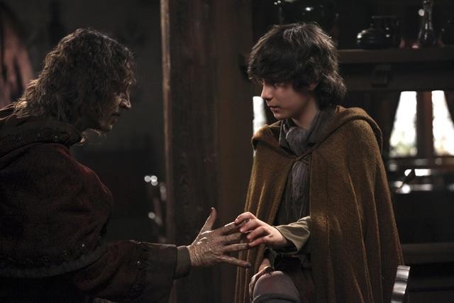 Still of Robert Carlyle and Dylan Schmid in Once Upon a Time (2011)