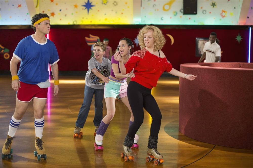 Still of Wendi McLendon-Covey, Troy Gentile, Hayley Orrantia and Sean Giambrone in The Goldbergs (2013)