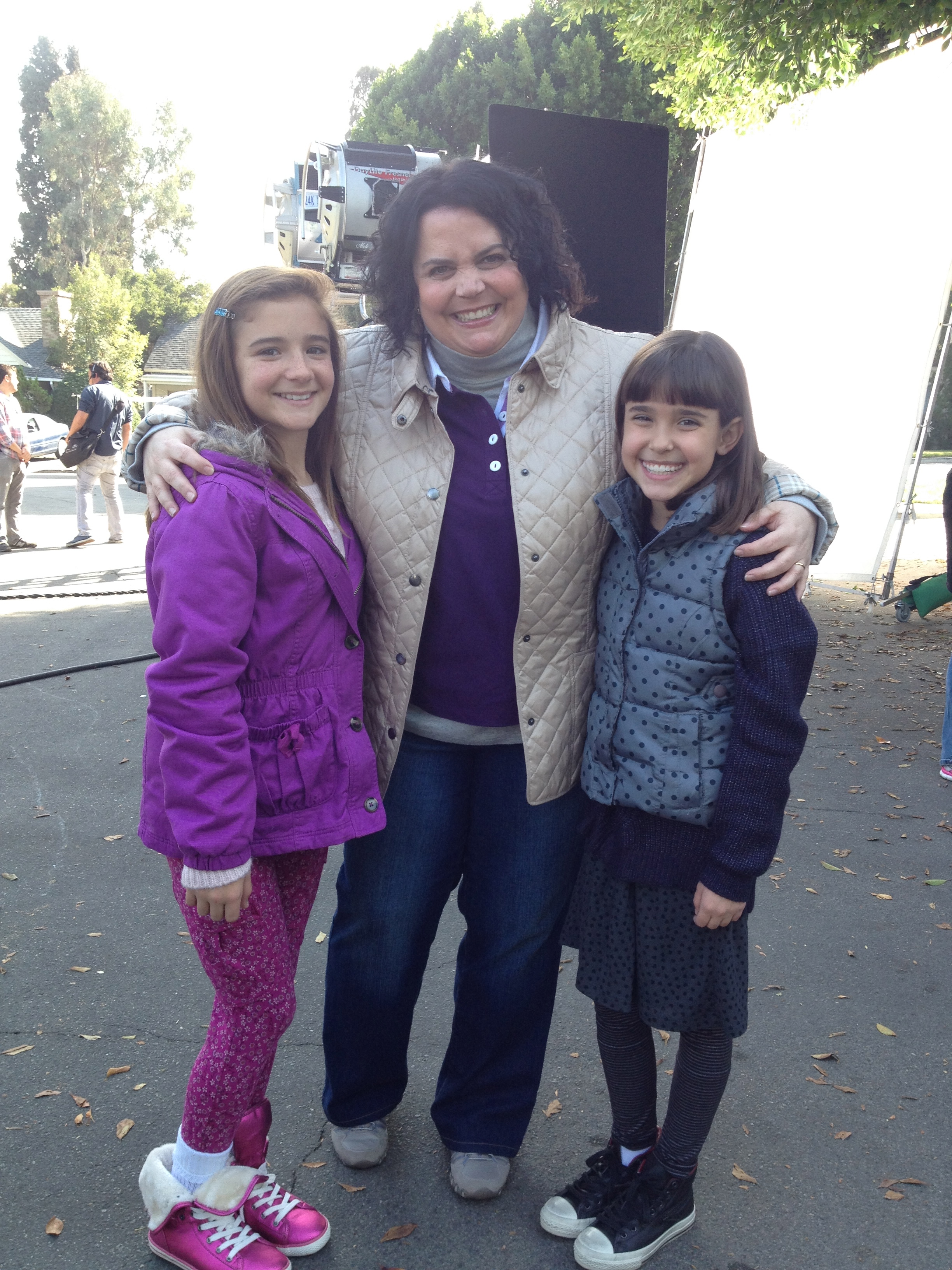 Molly Jackson, Laura Ann Kesling, and Jen Ray on the set of The Middle.