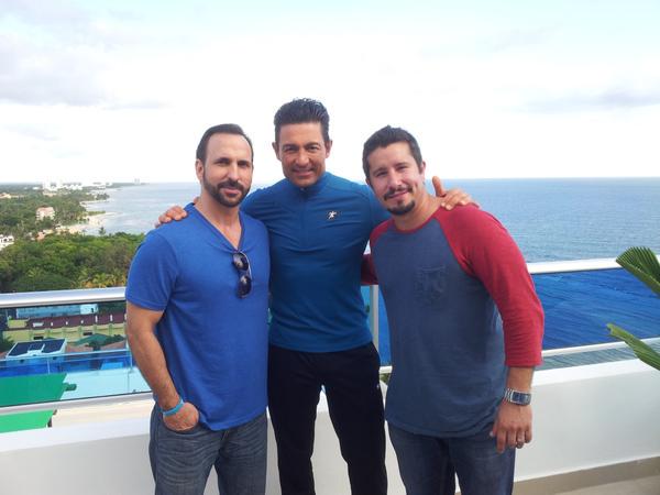 On the set of LADRONES with Oscar Torre & Fernando Colunga, 2015.