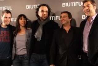 Eduard Fernández, Rubén Ochandiano and Maricel Álvarez in Biutiful (2010)