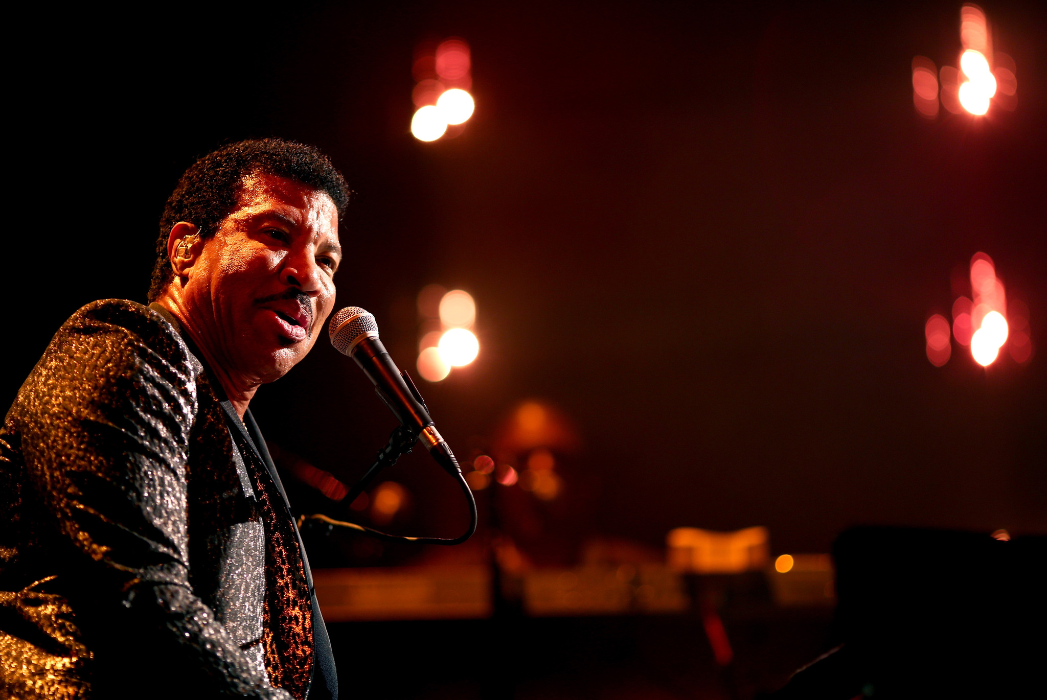 Lionel Richie, Music and Christopher Polk at event of Music (2010)