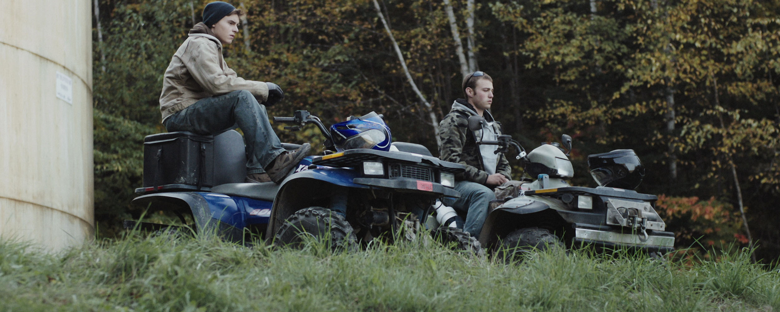 Still of Emory Cohen and Callan McAuliffe in Beneath the Harvest Sky (2013)