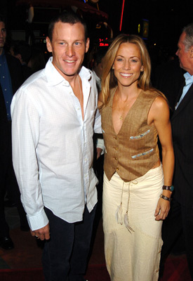 Sheryl Crow and Lance Armstrong at event of Meet the Fockers (2004)
