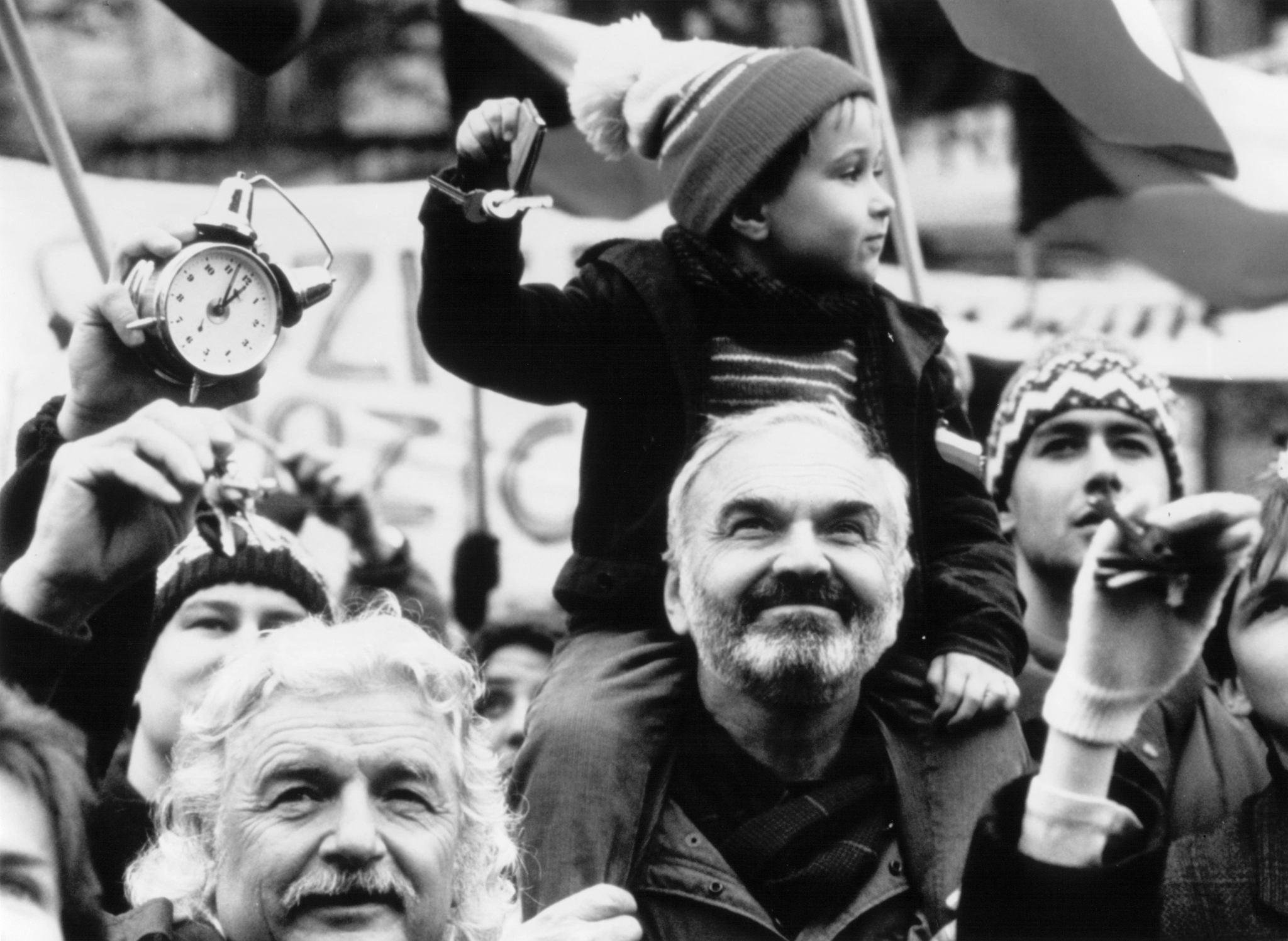 Still of Zdenek Sverák, Andrey Khalimon and Ladislav Smoljak in Kolja (1996)