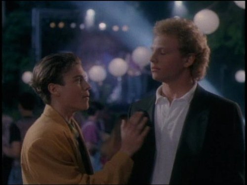 Still of Brian Austin Green and Ian Ziering in Beverli Hilsas, 90210 (1990)