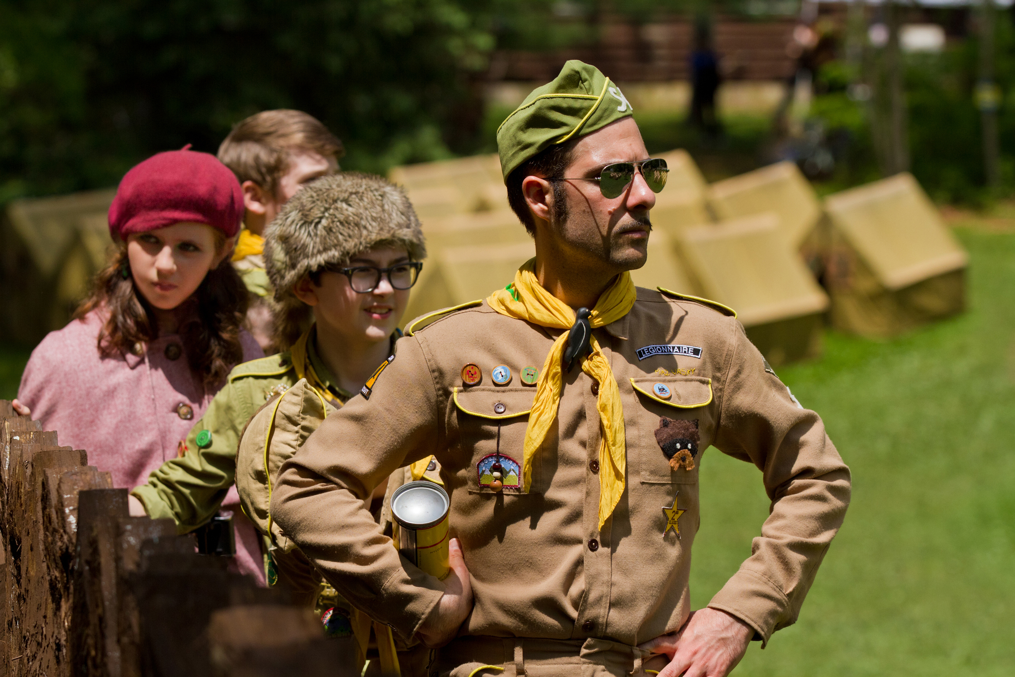 Still of Jason Schwartzman, Jared Gilman and Kara Hayward in Menesienos karalyste (2012)