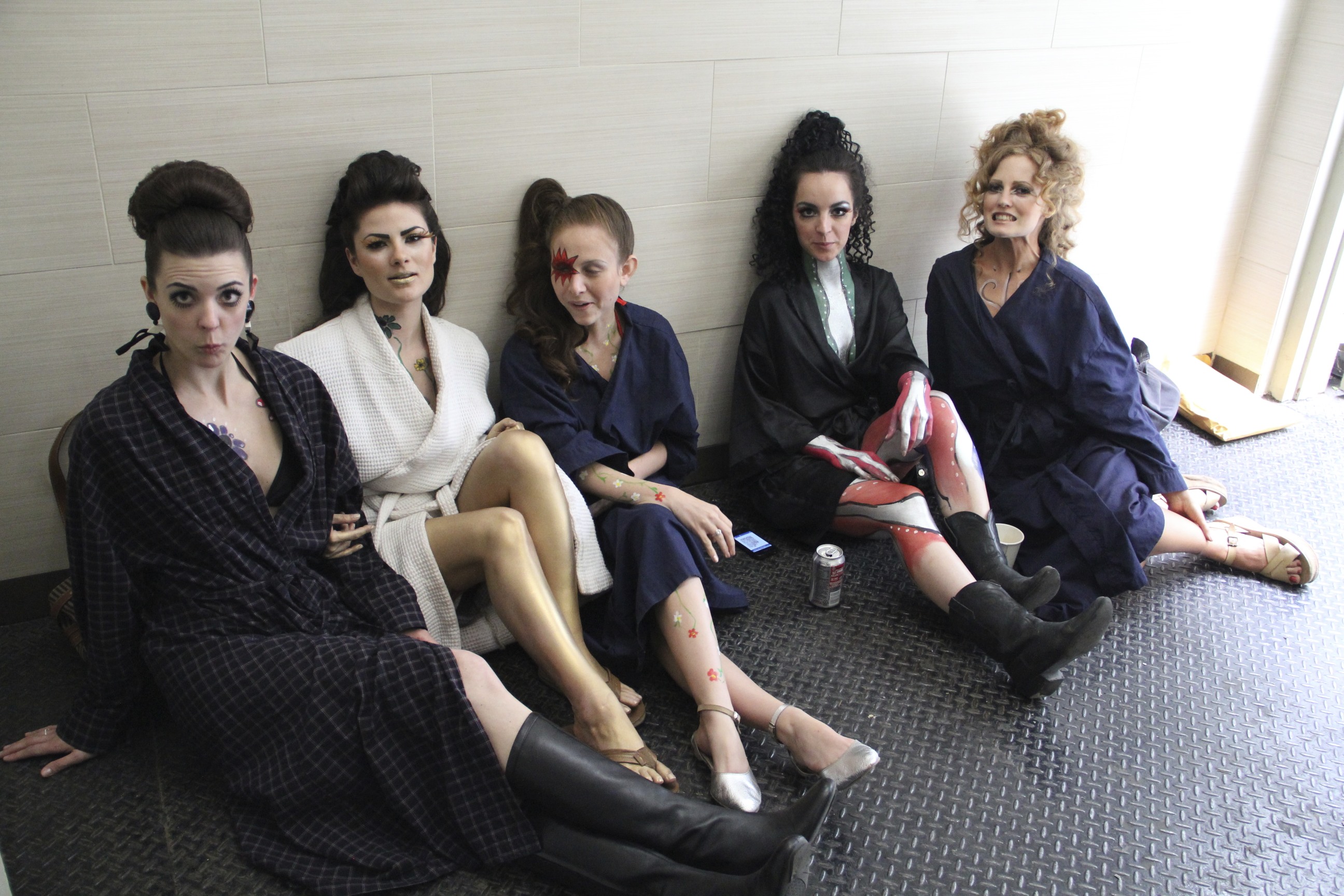 Alicia Psciuk, Amanda GREER, Lauren Helling, Jordan McFadden and Susie Simpson on set of MIB III Directed by Barry Sonnenfeld