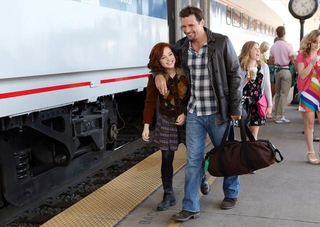 Still of Jeremy Sisto and Jane Levy in Suburgatory (2011)