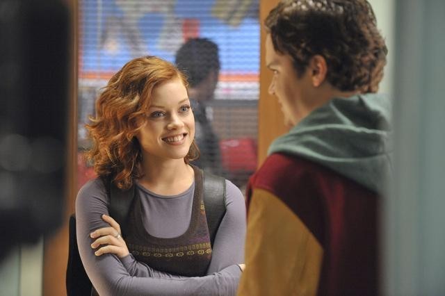 Still of Dan Byrd and Jane Levy in Suburgatory (2011)