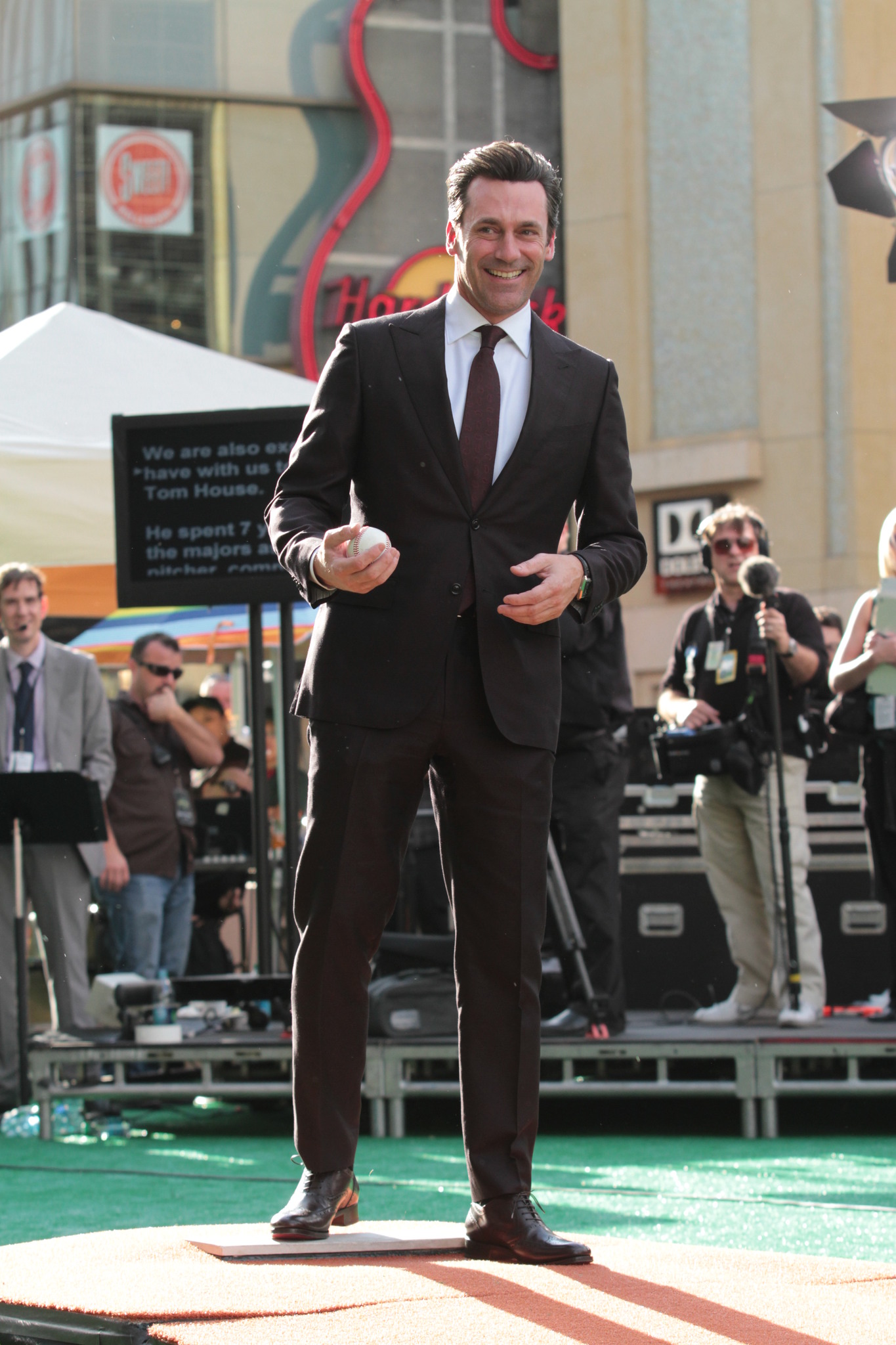 Jon Hamm at event of Million Dollar Arm (2014)