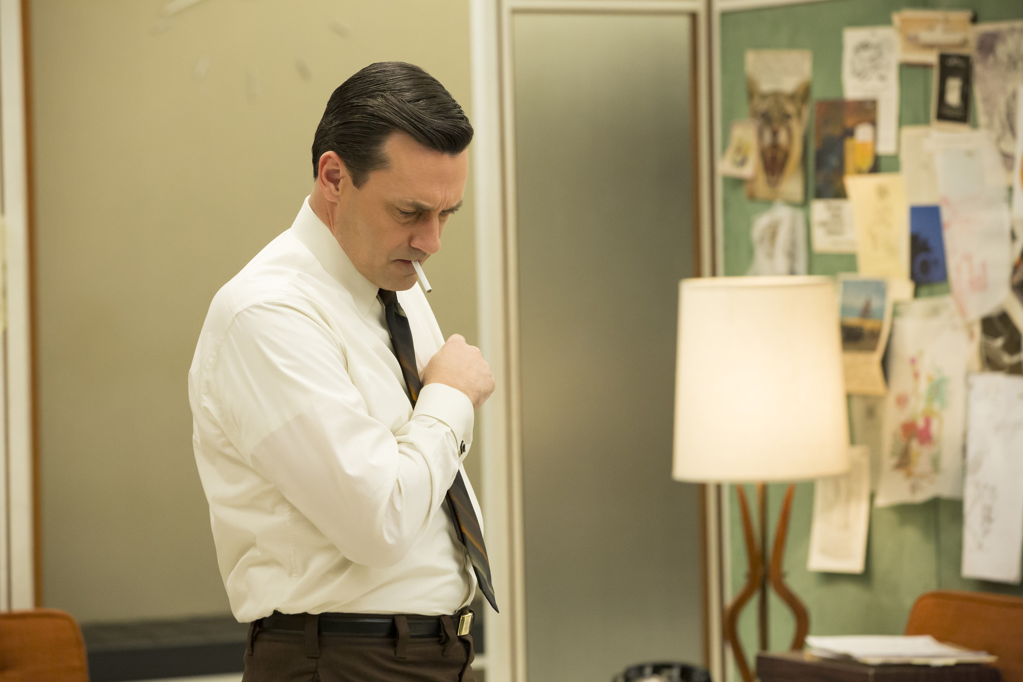 Still of Jon Hamm in MAD MEN. Reklamos vilkai (2007)