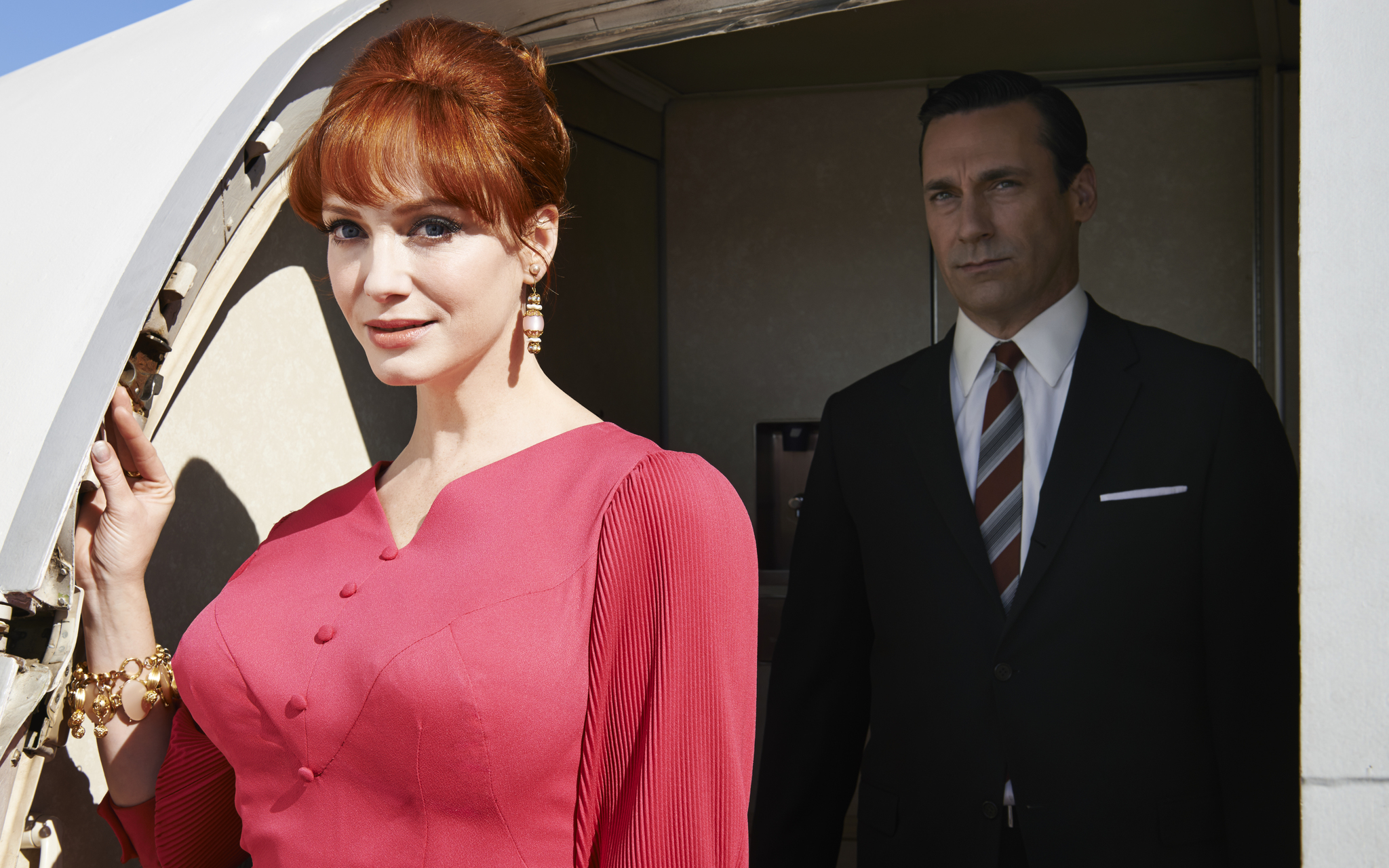 Still of Jon Hamm and Christina Hendricks in MAD MEN. Reklamos vilkai (2007)