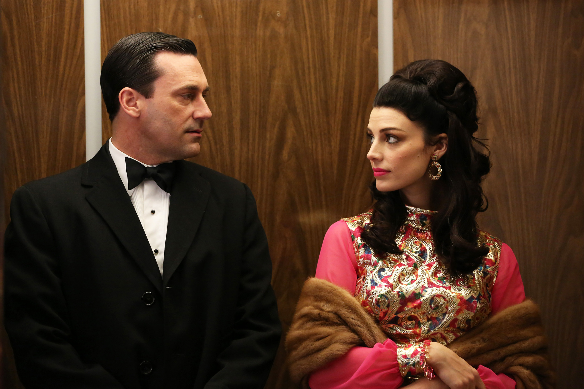 Still of Jon Hamm and Jessica Paré in MAD MEN. Reklamos vilkai (2007)