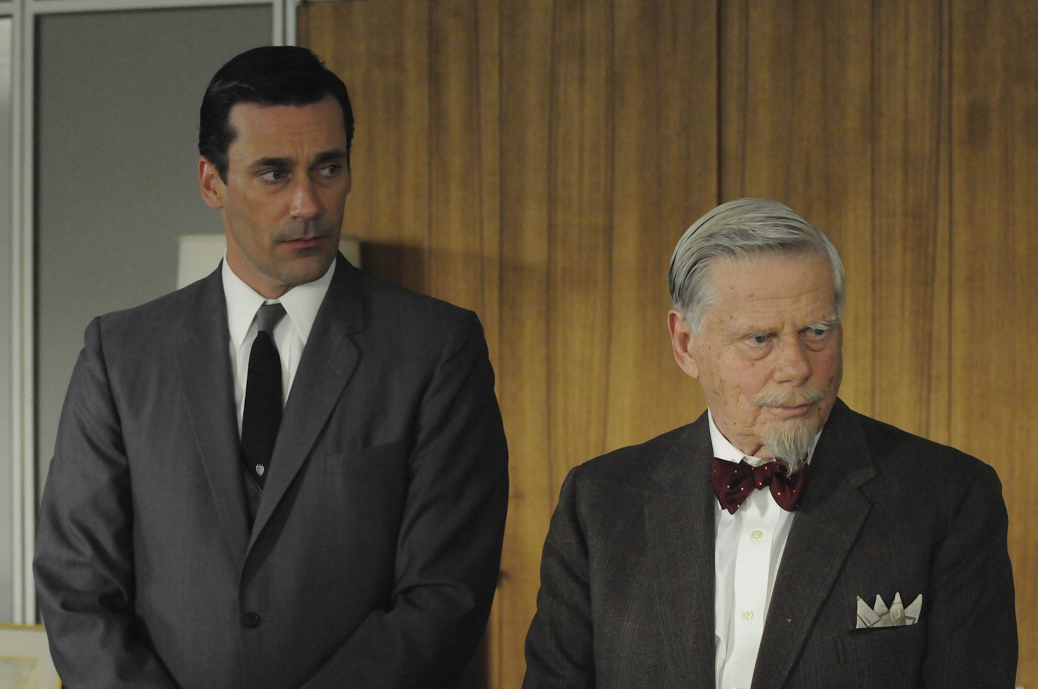 Still of Jon Hamm and Robert Morse in MAD MEN. Reklamos vilkai (2007)