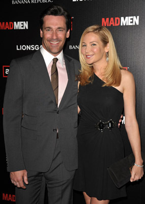 Jon Hamm and Jennifer Westfeldt at event of MAD MEN. Reklamos vilkai (2007)