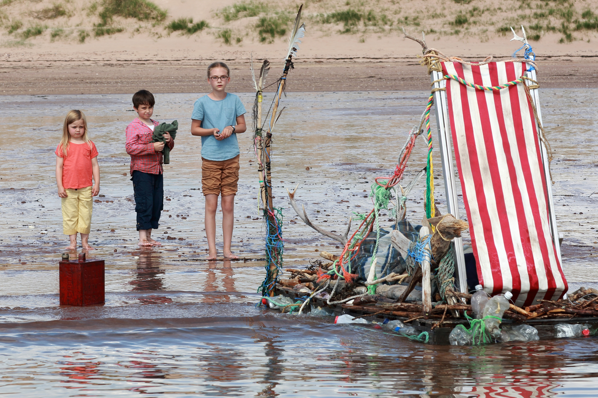 Still of Bobby Smalldridge, Emilia Jones and Harriet Turnbull in What We Did on Our Holiday (2014)