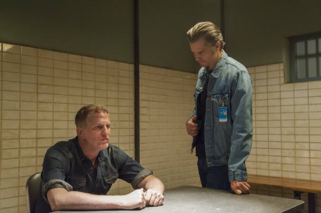 Still of Michael Rapaport and Timothy Olyphant in Justified (2010)