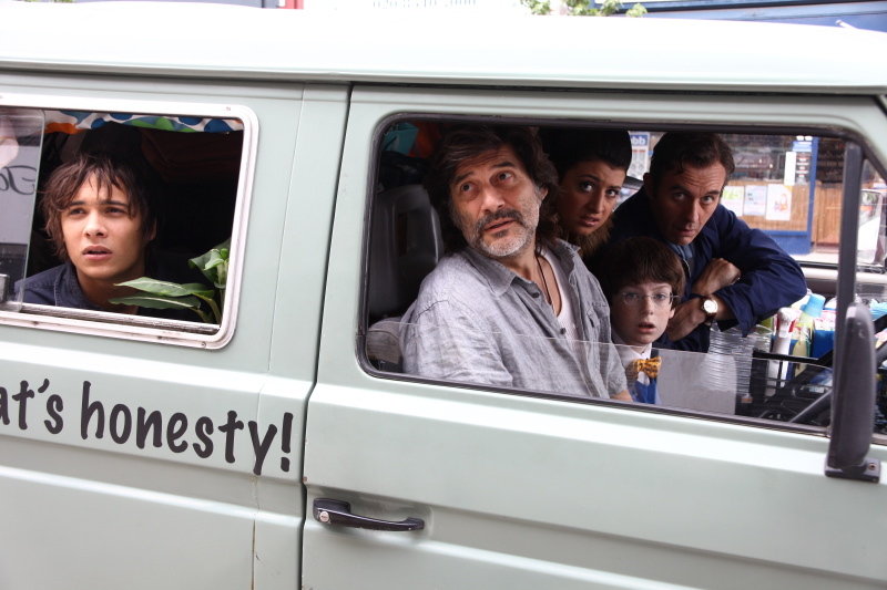 Still of Georges Corraface, Frank Dillane, Stephen Dillane, Georgia Groome and Thomas Underhill in Papadopoulos & Sons (2012)