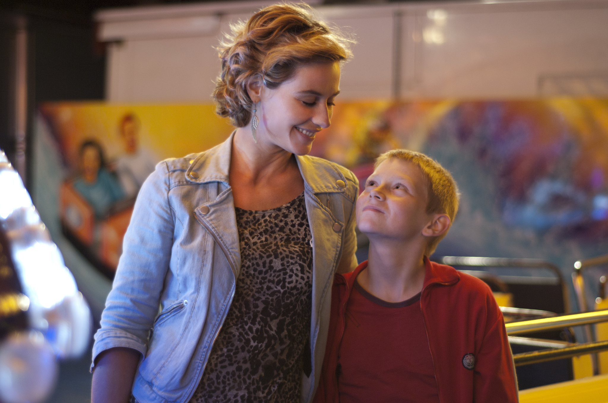 Still of Cécile De France and Thomas Doret in Le gamin au vélo (2011)