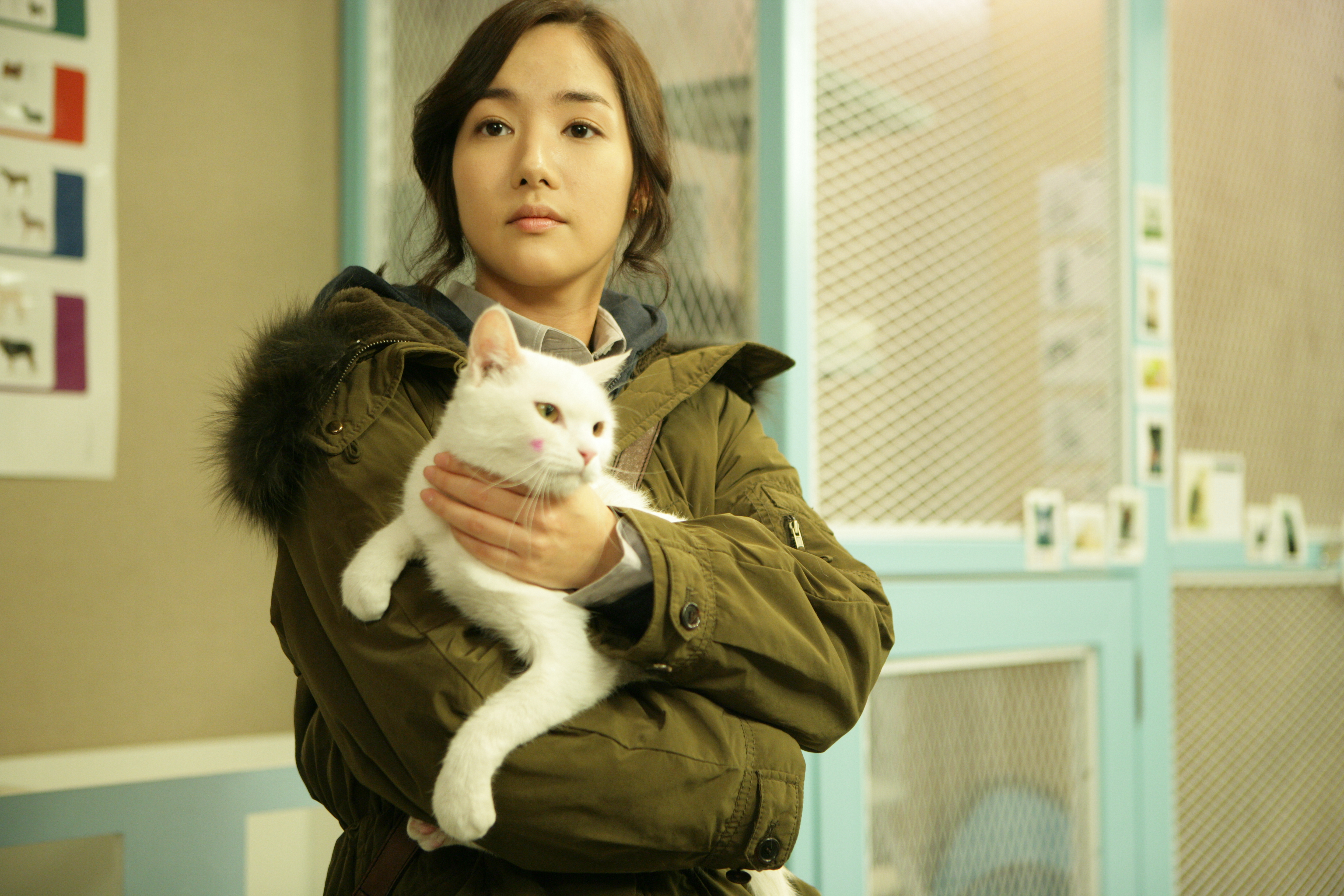 Still of Min-Young Park in Go-hyang-i: Jook-eum-eul bo-neun doo gae-eui noon (2011)