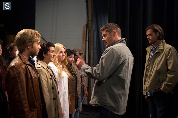 Nina Winkler with Jensen Ackles, Jared Padalecki and the cast of the 200th episode of Supernatural.