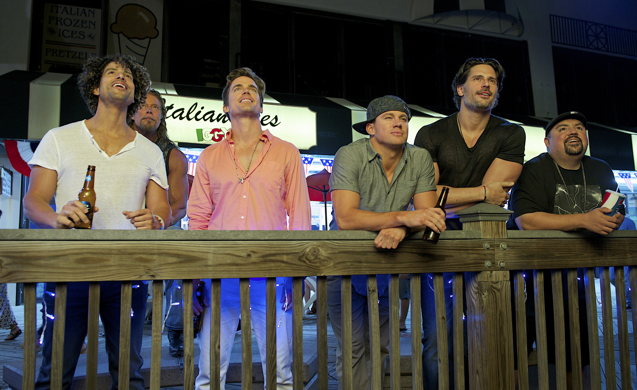 Still of Matt Bomer, Gabriel Iglesias, Kevin Nash, Adam Rodriguez and Channing Tatum in Magiskasis Maikas XXL (2015)