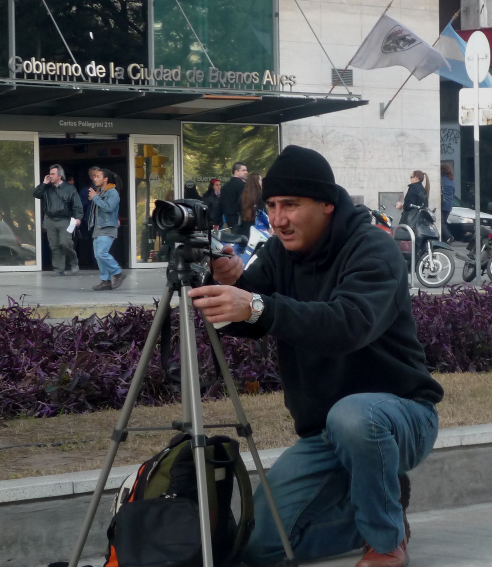 Luis Vitalino Grandón shooting the short film 