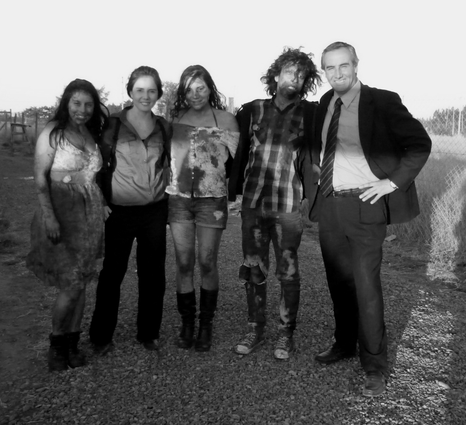 Still of Carolina Escobar, Andrea Gutiérrez, Siboney Lo, José Hernández and Luis Vitalino Grandón on set shooting 