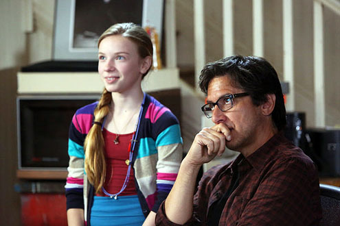 Still of Courtney Grosbeck and Ray Romano in Parenthood (2012).