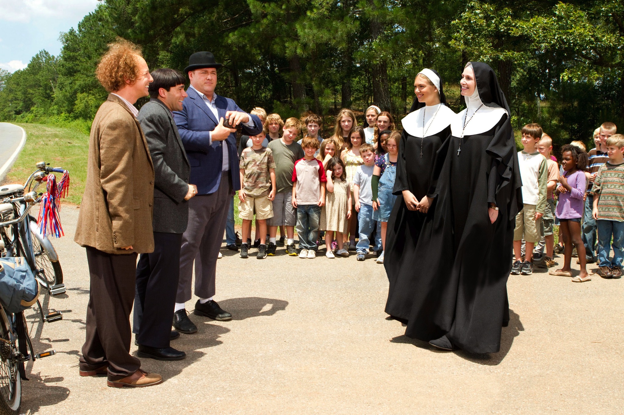 Still of Sean Hayes, Chris Diamantopoulos, Jane Lynch, Will Sasso and Kate Upton in Trys veplos (2012)