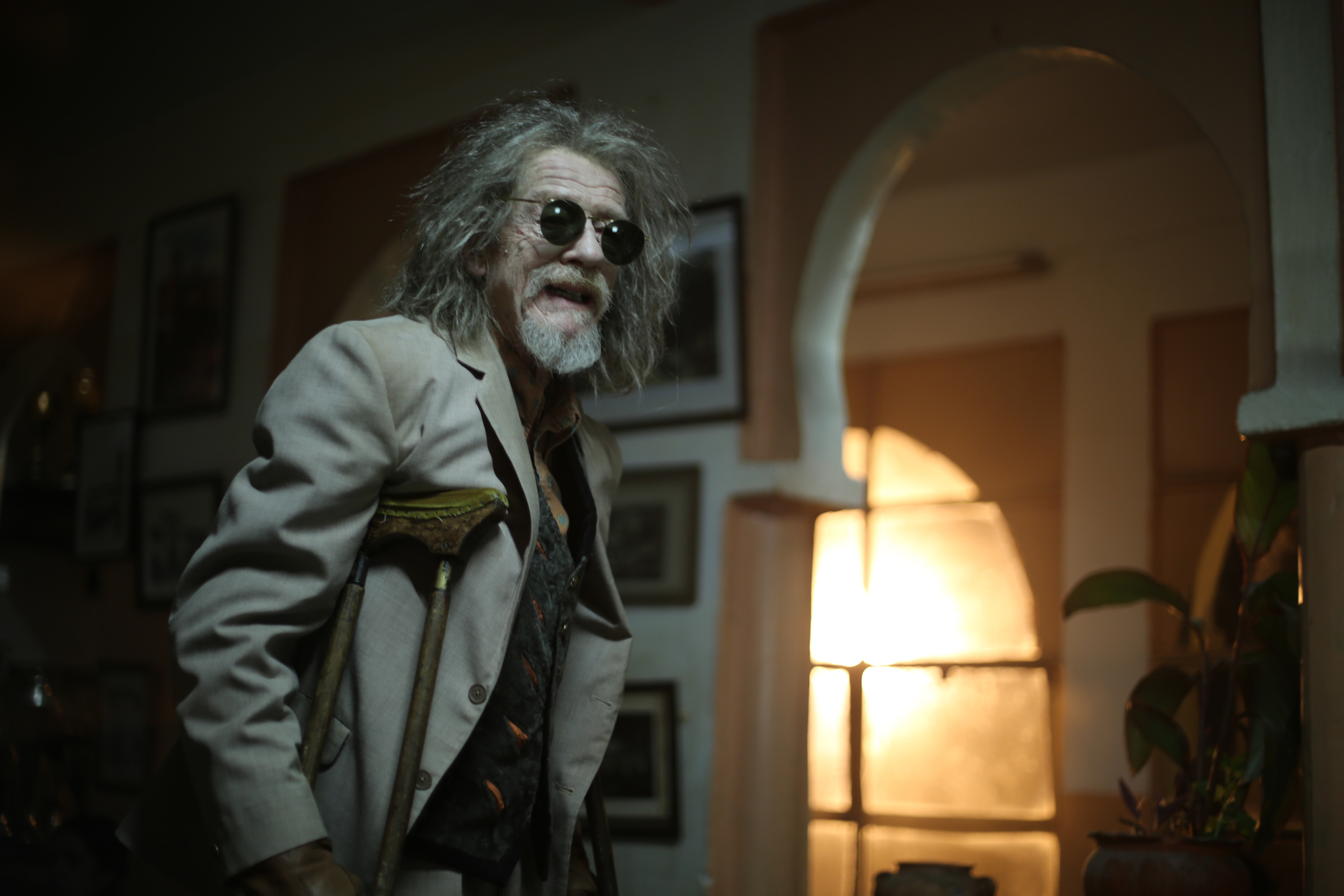 Still of John Hurt and Christopher Marlowe in Isgyvena tik mylintys (2013)