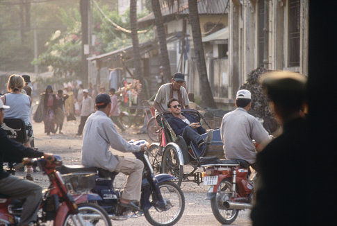 Still of Matt Dillon and Kem Sereyvuth in City of Ghosts (2002)