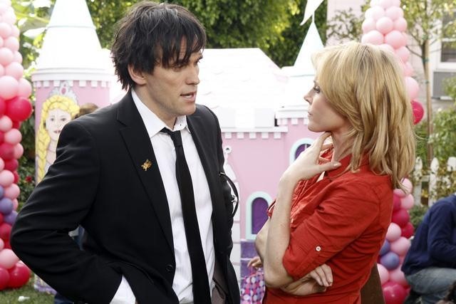 Still of Matt Dillon and Julie Bowen in Moderni seima (2009)