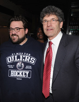 Kevin Smith and Alan Horn at event of Tik nekvieskite faru! (2010)