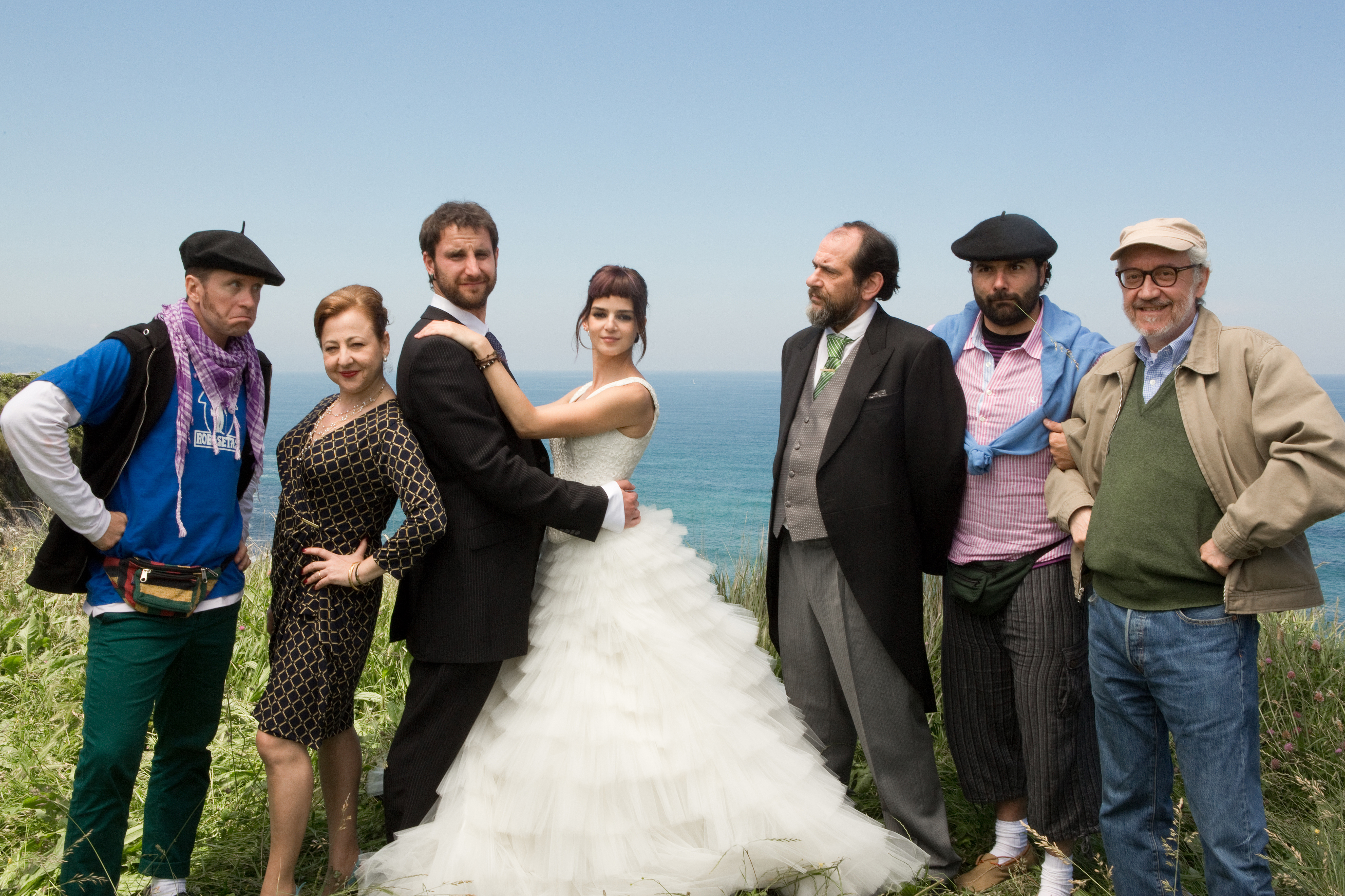 Still of Karra Elejalde, Emilio Martínez Lázaro, Carmen Machi, Clara Lago, Alfonso Sánchez, Alberto López and Dani Rovira in Ocho apellidos vascos (2014)