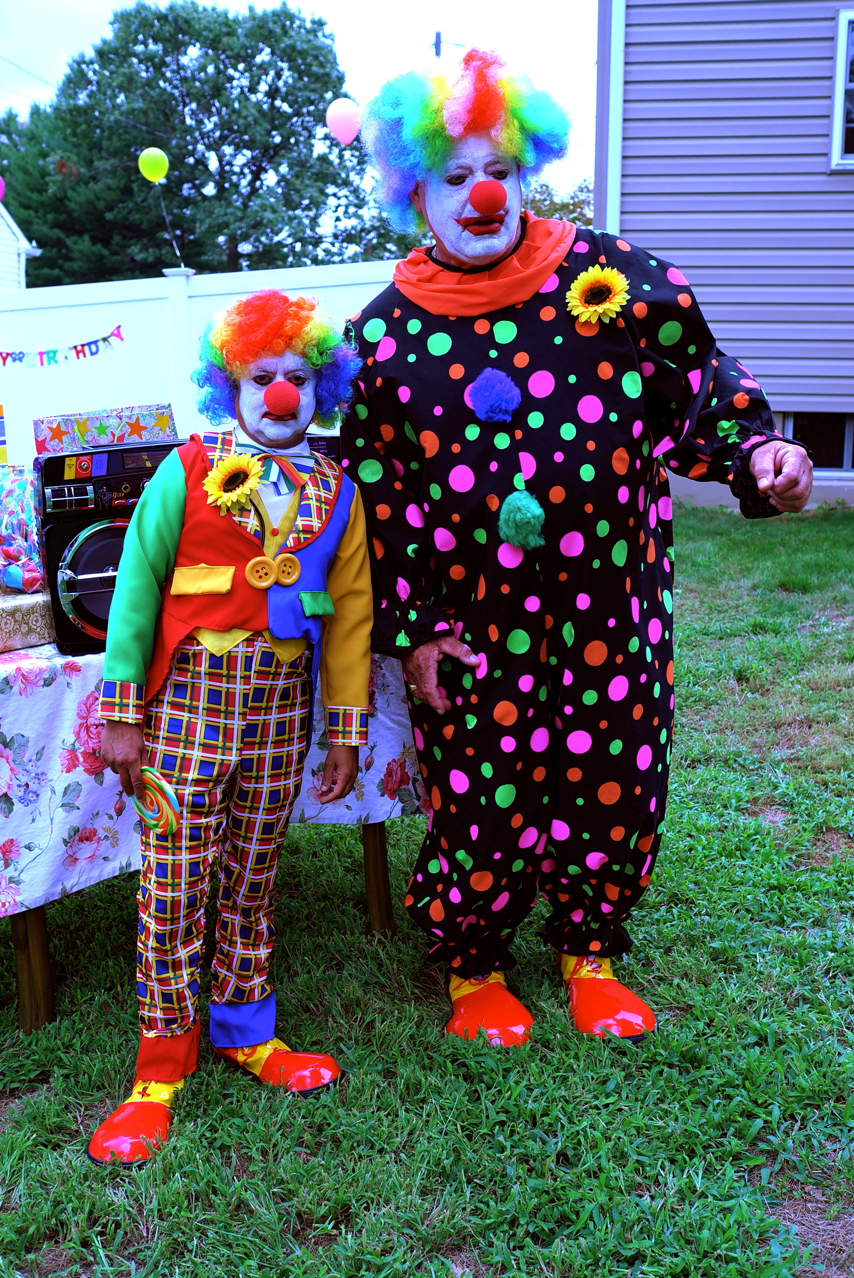 Deep Roy and Bud Damon clowning around on the set of THE BALLAD OF SANDEEP.