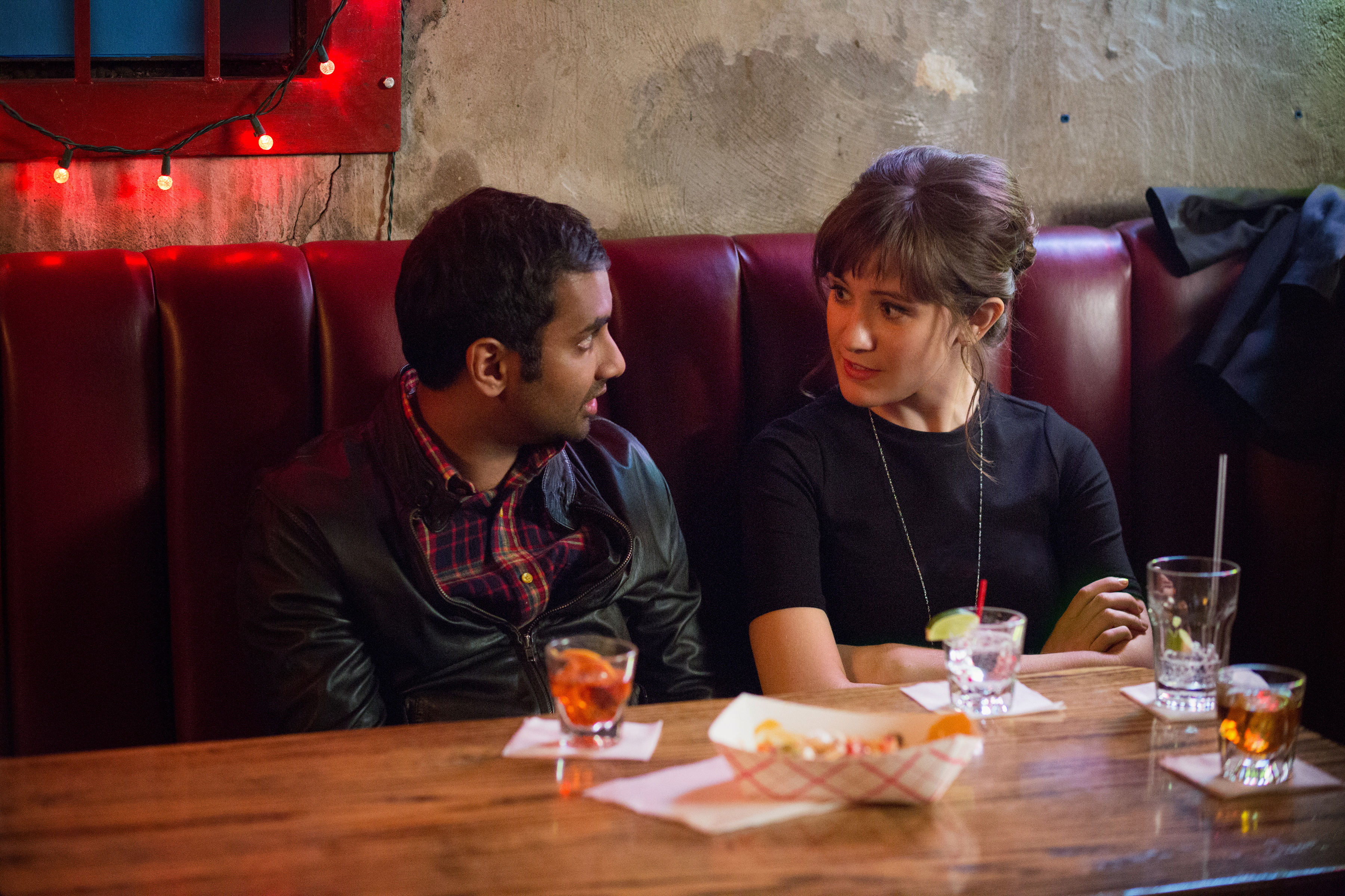 Still of Aziz Ansari and Noël Wells in Master of None (2015)